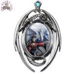 Look to the East Cameo Pendant